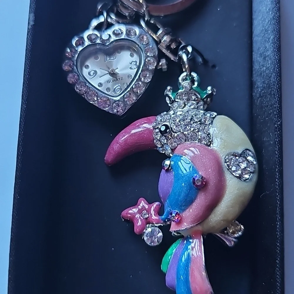 AB Alexis Bendel Rhinestone Toucan Parrot Keychain With Heart Watch New In Box
